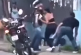 Vídeo: Mototaxista saca faca durante discussão e é contido por mulher em Manaus