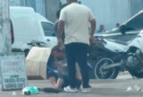 Morador em situação de rua é agredido no Centro de Manaus; veja vídeo