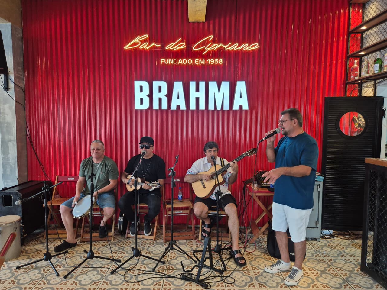 Noite de bossa nova arrecada fraldas em Manaus
