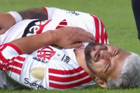 Flamengo critica federação uruguaia por condução do tratamento de Arrascaeta