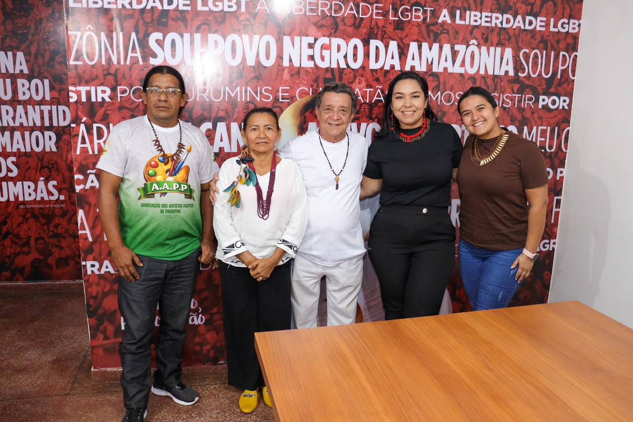 Garantido apoia feira ind&iacute;gena em Parintins