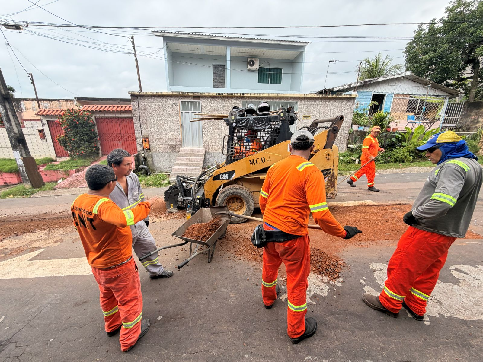 Recupera&ccedil;&atilde;o vi&aacute;ria avan&ccedil;a no Japiim e melhora condi&ccedil;&otilde;es de tr&aacute;fego em Manaus