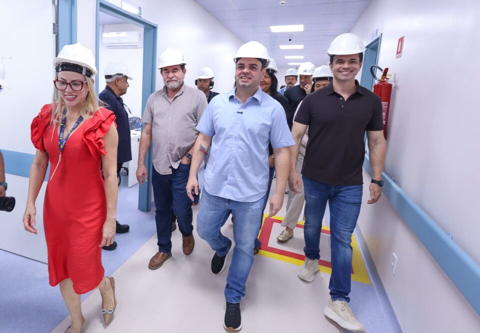 Hospital Francisca Mendes recebe visita de Roberto Cidade para acompanhamento de cirurgia e obras