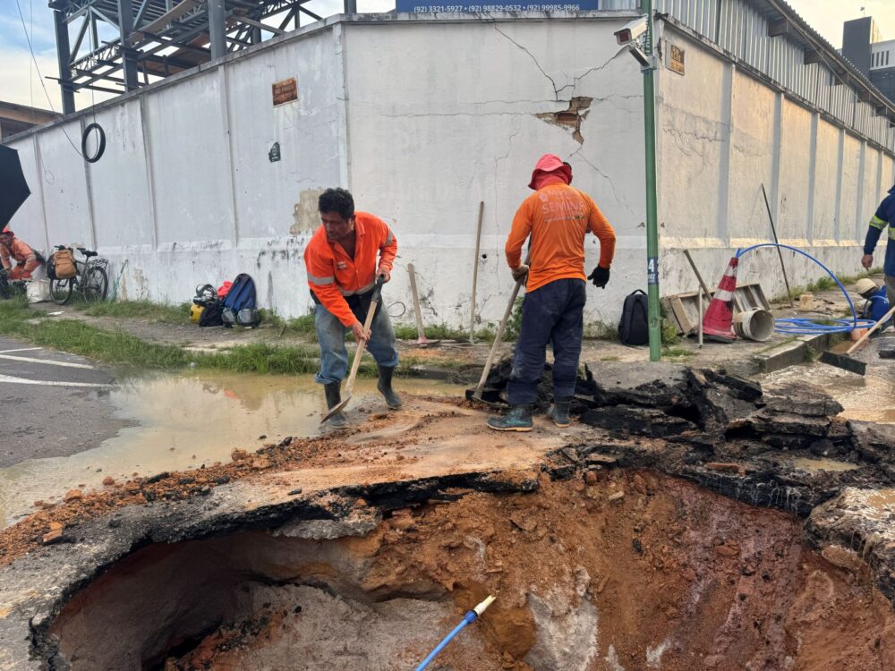 Obra recupera rede de drenagem afetada por erosão na zona Centro-Sul de Manaus Obra recupera rede de drenagem afetada por erosão na zona Centro-Sul de Manaus