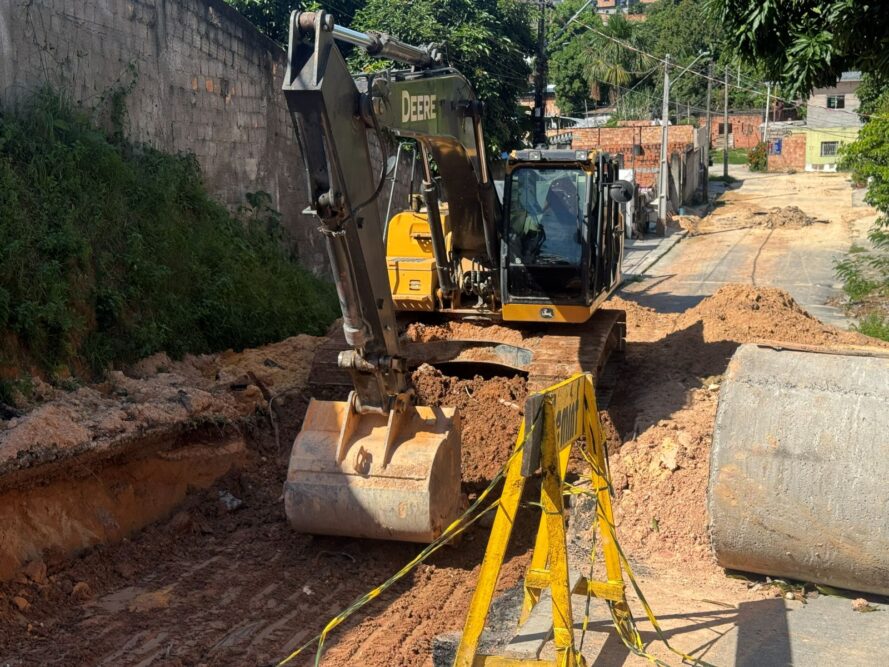Serviço de drenagem profunda fortalece infraestrutura urbana no Novo Aleixo