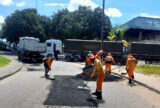 Trechos desgastados do pavimento da avenida Autaz Mirim recebem manutenção