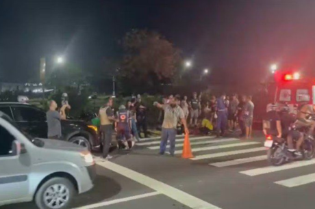 Manobra para evitar atropelamento provoca acidente com motos e deixa feridos em Manaus