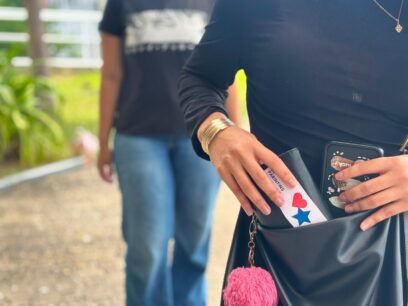 Polícia orienta brincantes sobre cuidados com segurança durante o Festival de Parintins 2026
