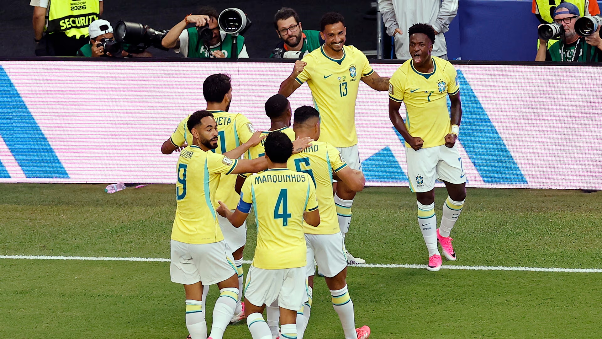 Vini Jr. brilha e Brasil se classifica em 1&ordm; com 3x0 sobre a Esc&oacute;cia