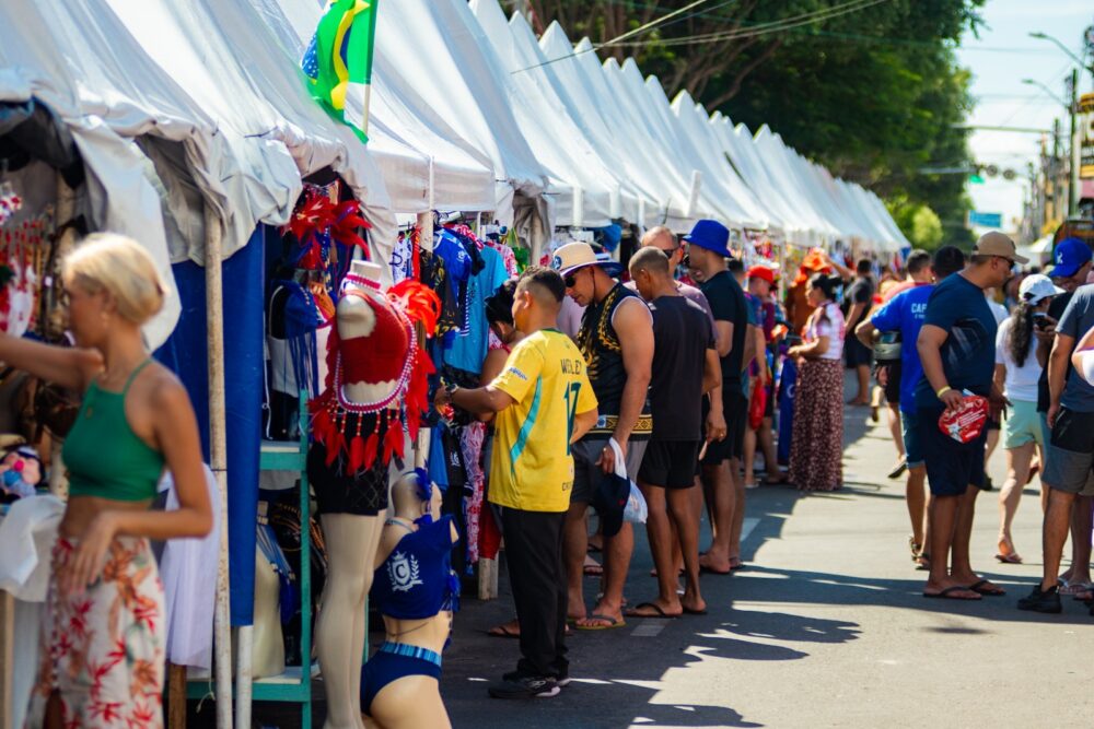 Prefeitura paga servidores e injeta R$ 15,6 milhões na economia de Parintins na véspera do Festival