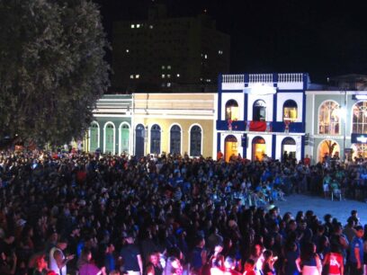 Largo de São Sebastião recebe transmissão do Festival de Parintins com programação cultural e clima de arena
