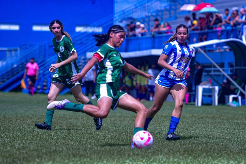 Entre estreia e experiência, Amazônia e São Raimundo disputam semifinal do Barezinho Delas Sub-20
