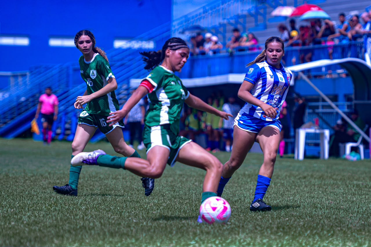 Entre estreia e experi&ecirc;ncia, Amaz&ocirc;nia e S&atilde;o Raimundo disputam semifinal do Barezinho Delas Sub-20
