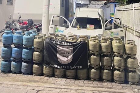 Polícia prende grupo criminoso e recupera 68 botijas de gás na zona leste de Manaus