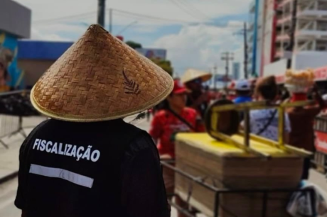Prefeitura encerra operação do comércio no Festival de Parintins