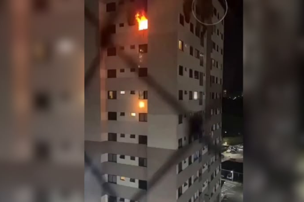Chamas consomem apartamento em condomínio no bairro Dom Pedro