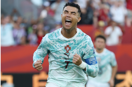 Portugal vira sobre Croácia e vai às oitavas com gols de CR7 e Ramos