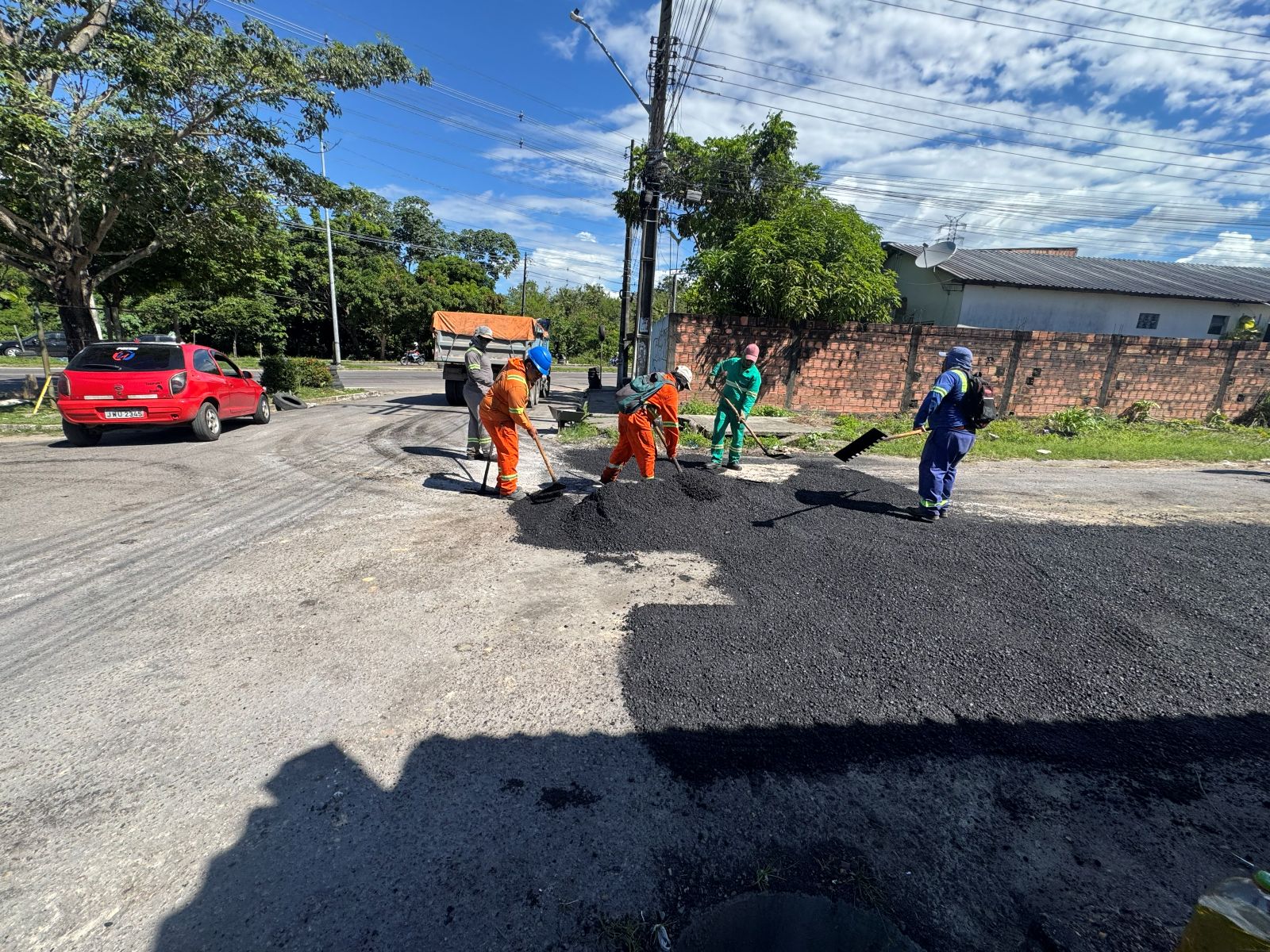 Novo Aleixo recebe refor&ccedil;o da opera&ccedil;&atilde;o &lsquo;Tapa-Buracos&rsquo; para melhorar mobilidade urbana