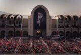Milhares vão ao 2º dia de funeral de Khamenei, com presença dos três filhos e ausência do líder supremo