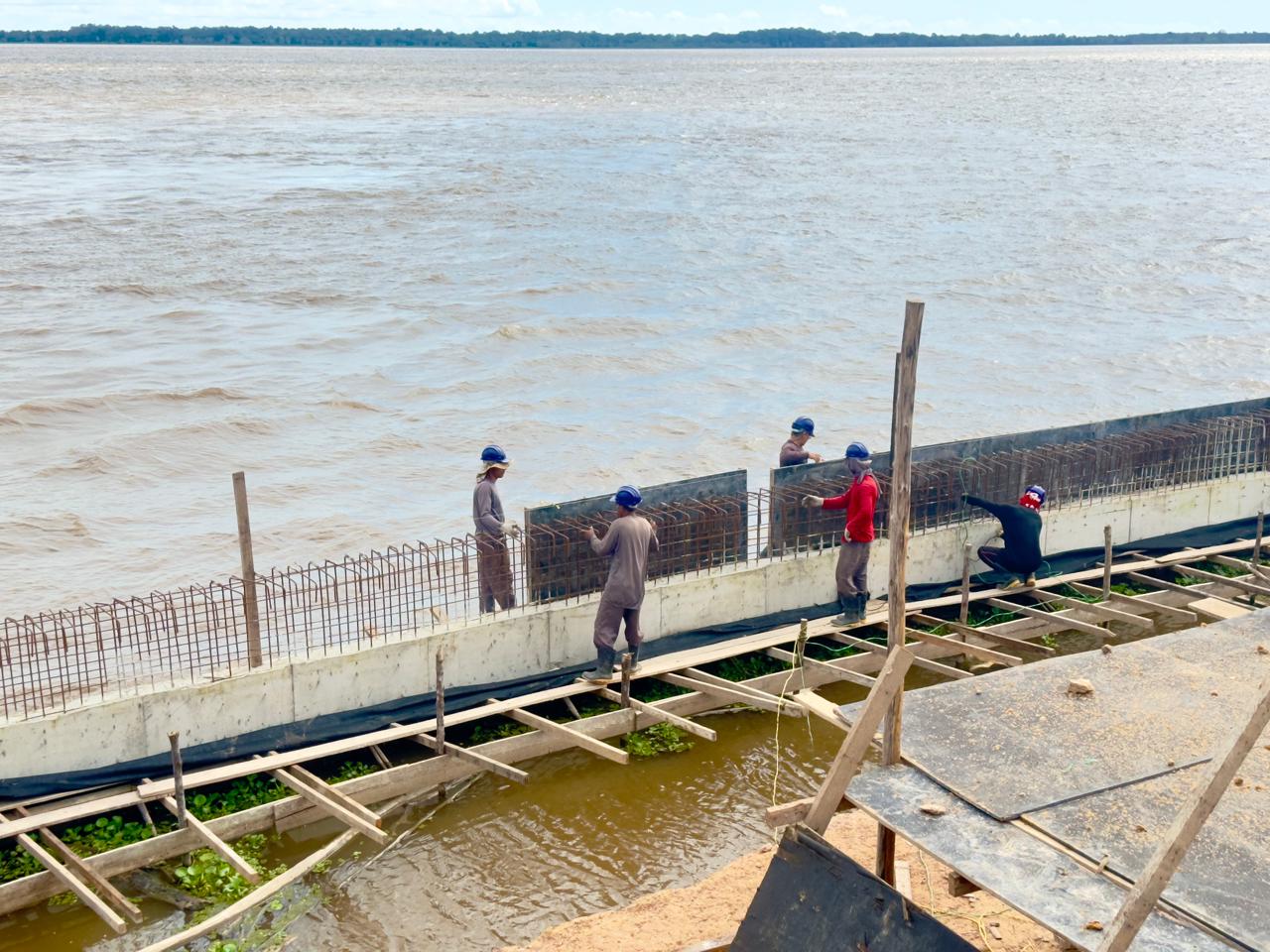 Muro de Arrimo de Parintins alcança 85% de execução