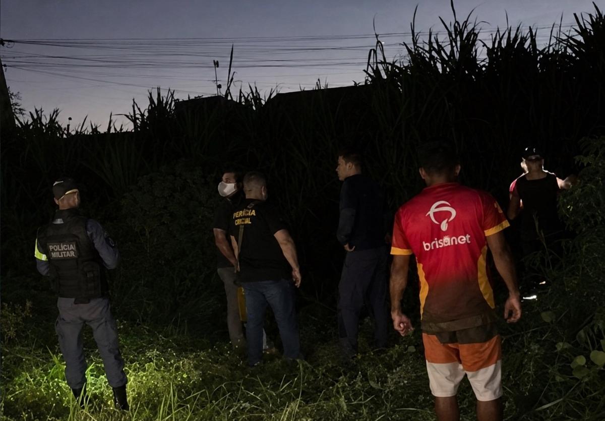 Corpo é encontrado em terreno baldio de Itacoatiara e caso passa a ser investigado