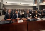 Nos EUA, Flávio pede adiamento do tarifaço até as eleições