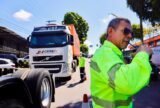 Operação ‘Carga Pesada’ retém 13 veículos na zona Sul
