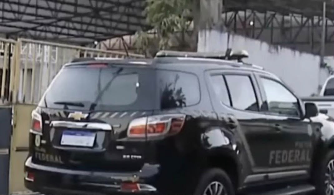 Pol&iacute;cia Federal cumpre mandados em condom&iacute;nio e oficina de Manaus