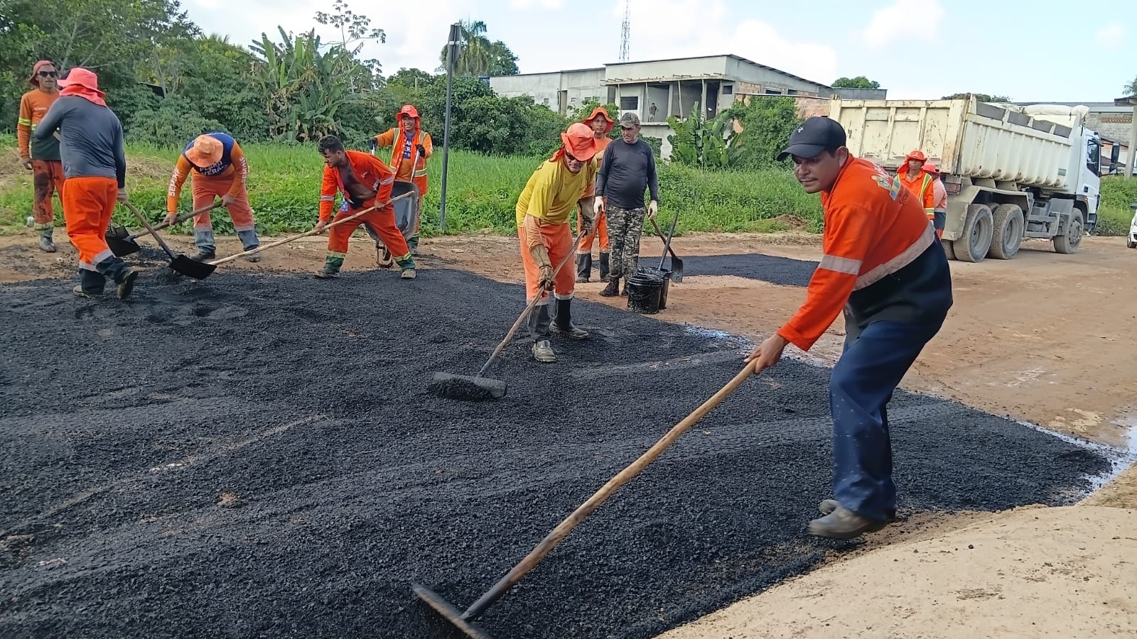 Prefeitura executa obra de recuperação viária em importante via do Tarumã