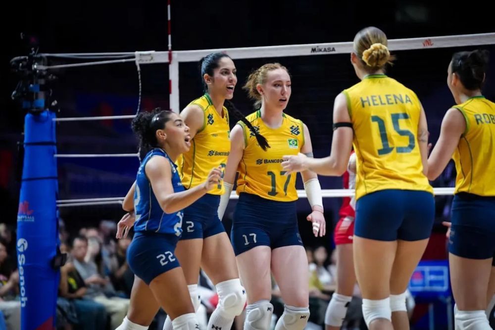 Brasil supera a Polônia e volta ao topo da Liga das Nações Feminina Brasil supera a Polônia e volta ao topo da Liga das Nações Feminina