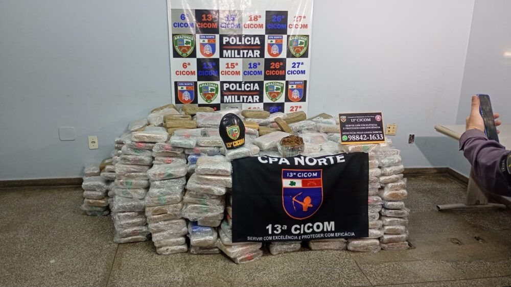 Operação policial apreende quase 800 quilos de drogas na Cidade de Deus