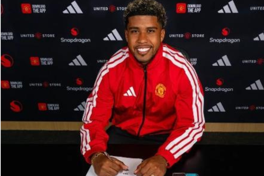 Andrey Santos deixa Chelsea e é anunciado como reforço do Manchester United