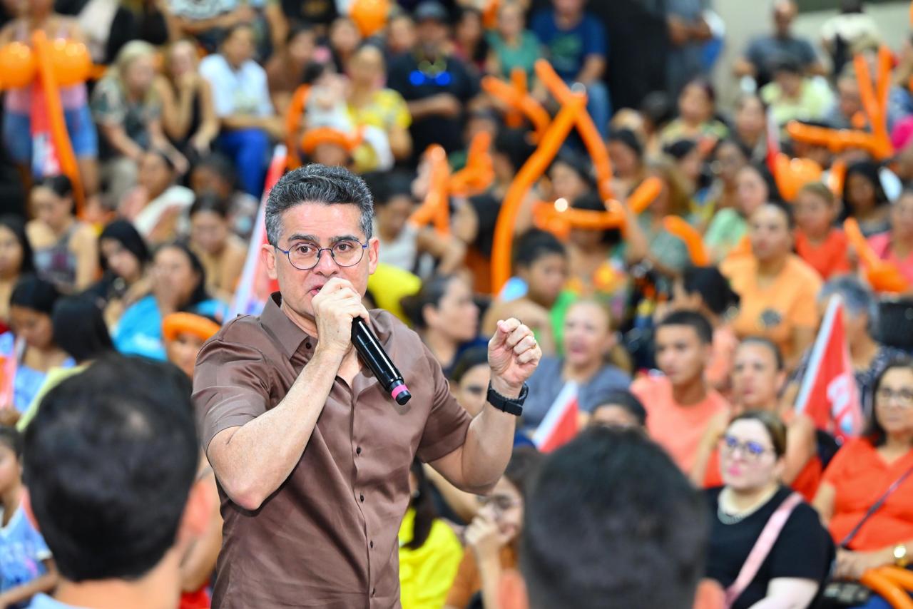 David Almeida reúne mais de 700 educadores da zona Norte e reforça avanços da educação em Manaus