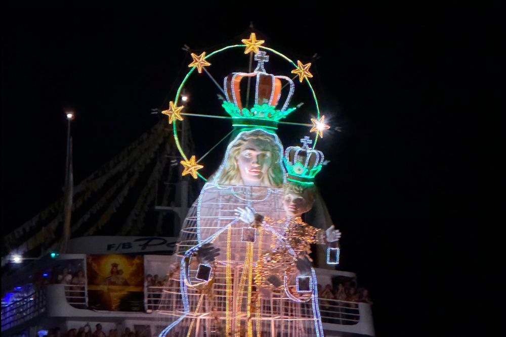 Nossa Senhora do Carmo deixa Manaus rumo à Romaria das Águas
