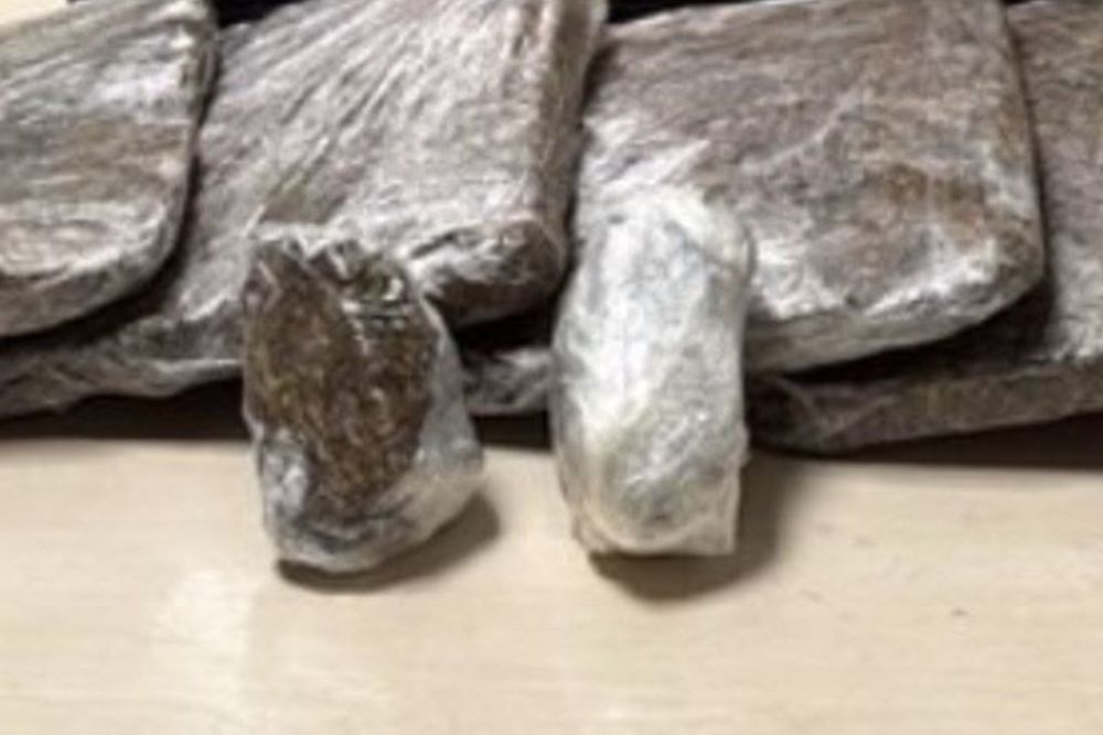 Passageira é detida no Aeroporto de Manaus com 3 quilos de skunk fixados ao corpo
