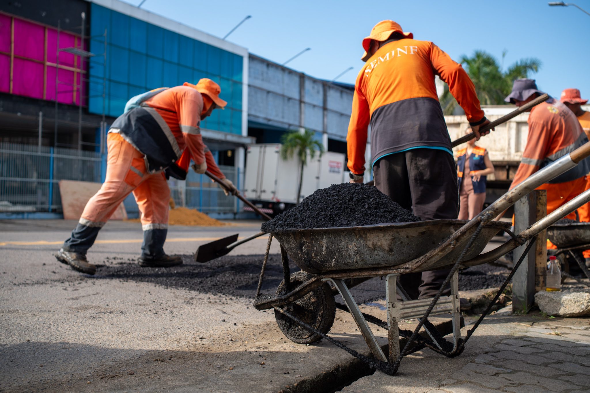 Comunidade Fazendinha recebe operação ‘Tapa-Buracos’ da Prefeitura de Manaus