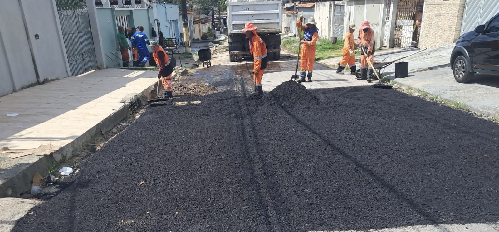 Conjunto Manoa recebe obras de recuperação asfáltica da Prefeitura