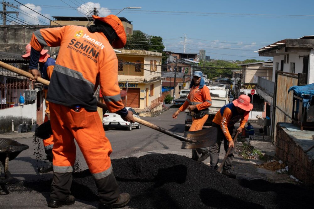 Rua Barão do Rio Branco recebe serviços de recuperação asfáltica no bairro São Jorge