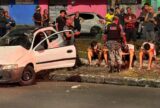 Carro ocupado por adolescentes avança sinal, capota e provoca acidente na zona norte de Manaus
