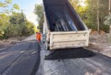 Ramal do Brasileirinho recebe 120t de asfalto na zona Leste