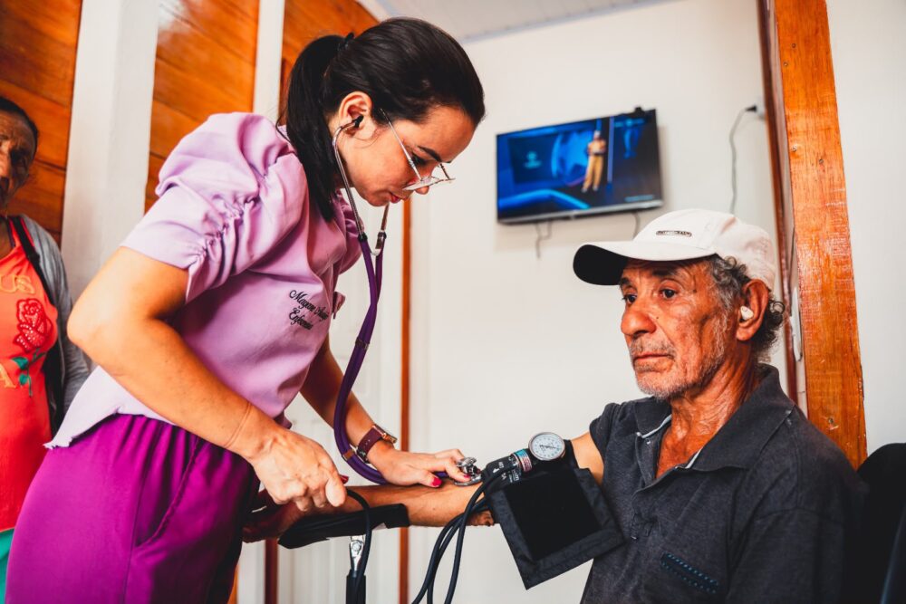 Projeto registra mais de 1,9 mil procedimentos de saúde em comunidades ribeirinhas de Eirunepé