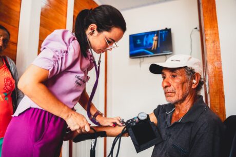 Projeto registra mais de 1,9 mil procedimentos de saúde em comunidades ribeirinhas de Eirunepé