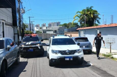 Polícia Civil interrompe cirurgia íntima e investiga falsas médicas em clínicas de Manaus