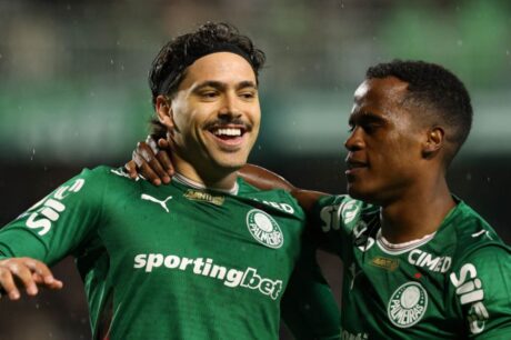 Palmeiras vence o Coritiba e mantém vantagem sobre o Flamengo no Brasileirão