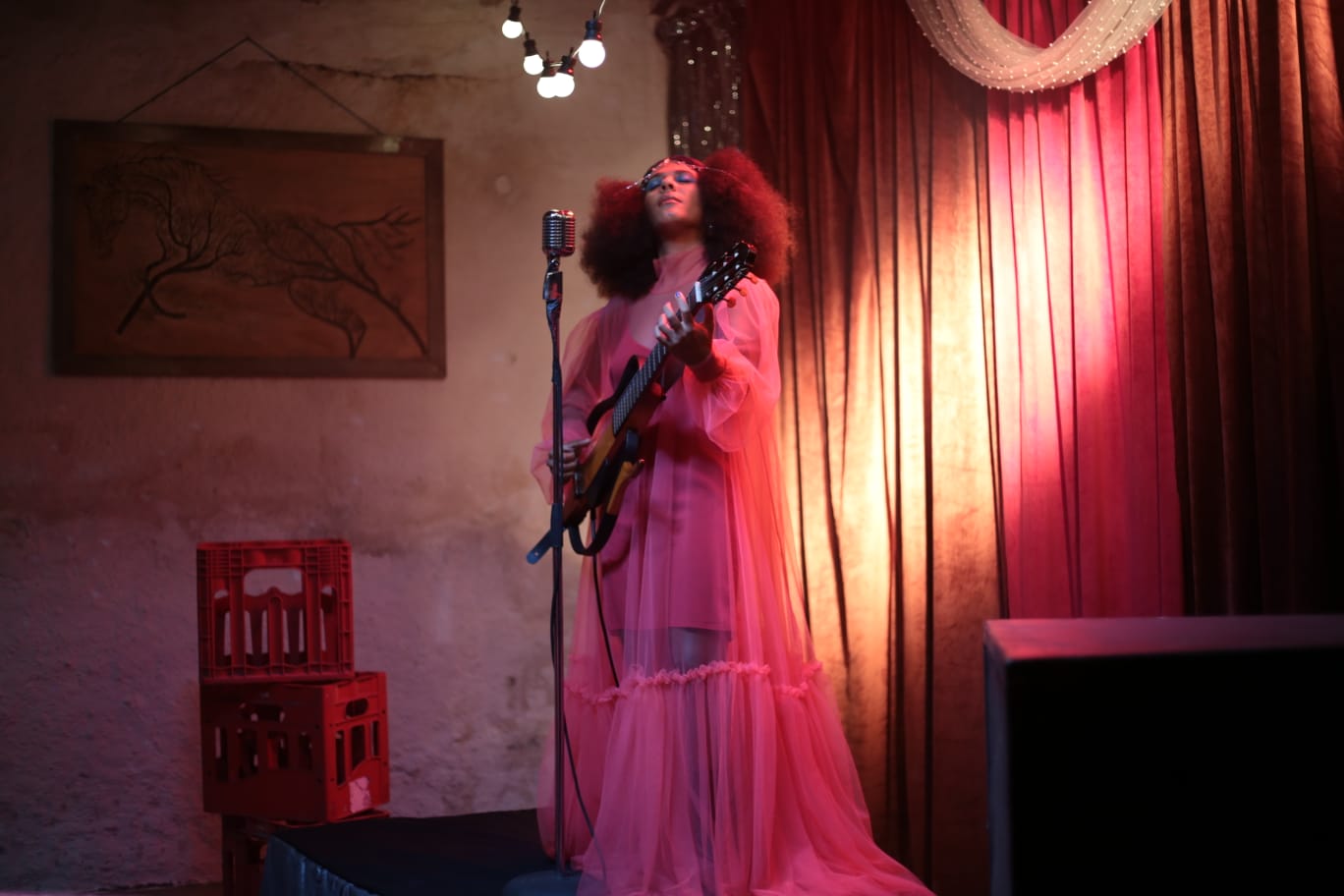 Josyara faz show inédito em Manaus com repertório do álbum AVIA