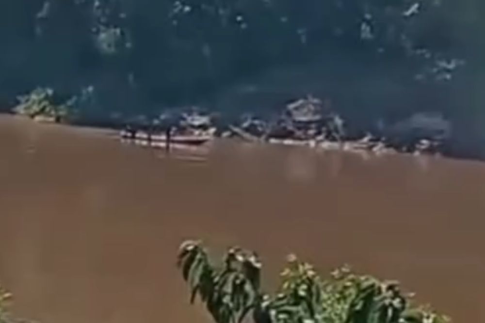 Grupo de indígenas Korubo é visto próximo a áreas habitadas em Atalaia do Norte