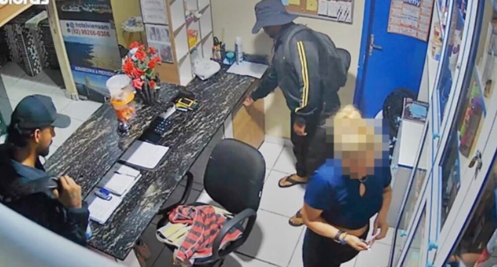 Dupla assalta hotel no Centro de Manaus e causa prejuízo superior a R$ 20 mil