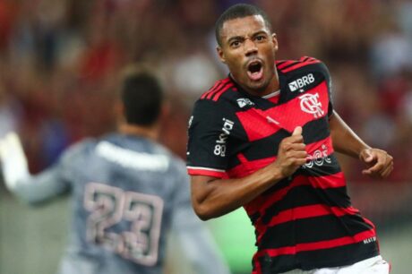 Flamengo negocia saída de Nicolás de la Cruz para o Peñarol