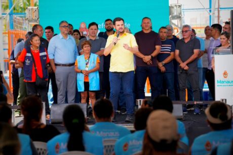 Renato Junior entrega feira do 40 reformada e anuncia reforma de todas as feiras de Manaus