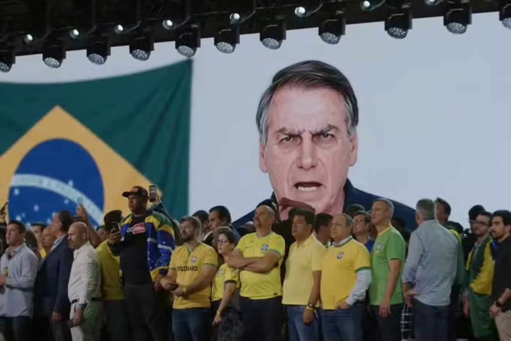 Moraes dá 48 horas para Bolsonaro informar se autorizou vídeo com IA